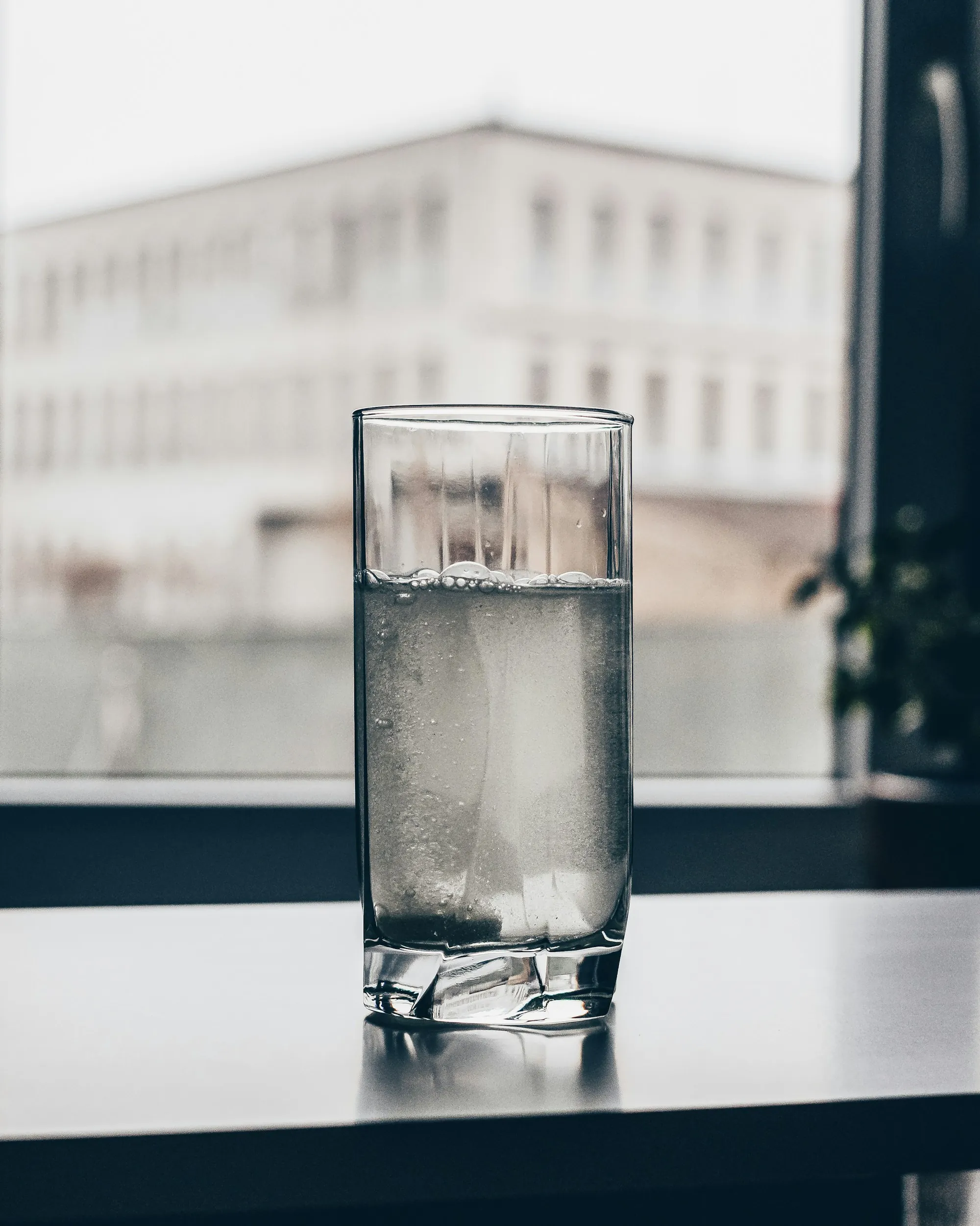 Reverse Osmosis Systems in Lake Forest, CA Clear glass of drinking water by a window